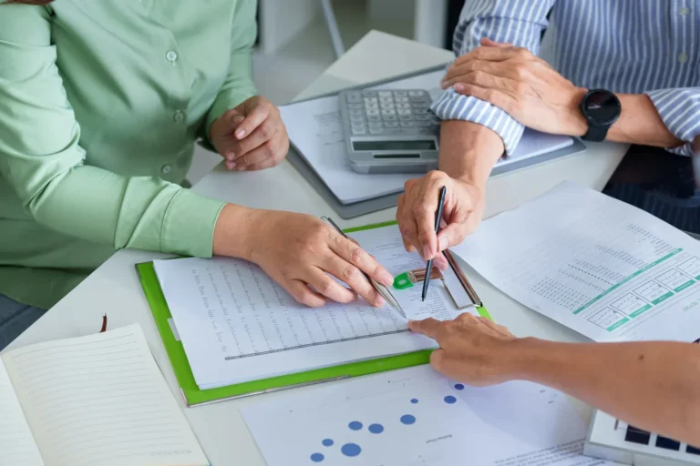 Collaborative Business ESG Data Analysis Meeting for Sustainable